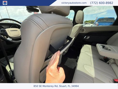 Used 2019 Land Rover Discovery SE AWD/4WD image 37