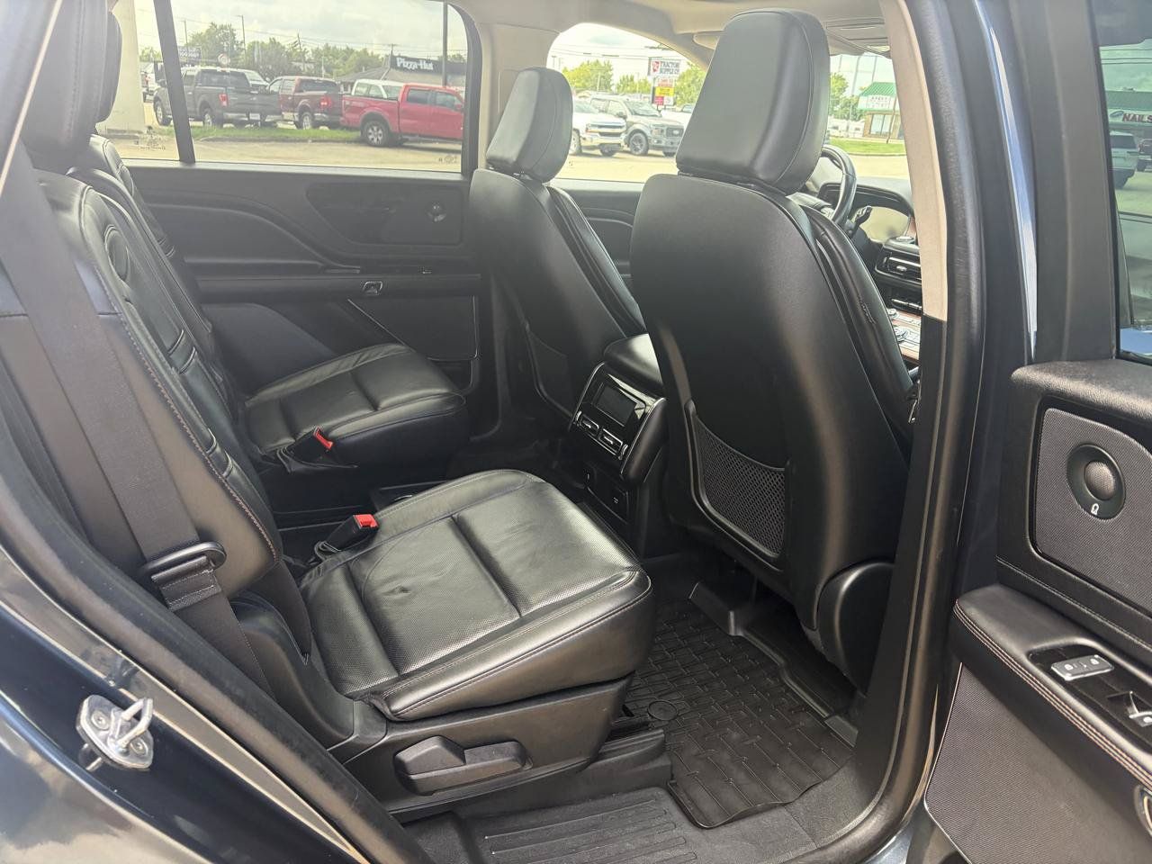 Used 2023 Lincoln Aviator Reserve w/ Class IV Trailer Tow Package AWD/4WD image 11
