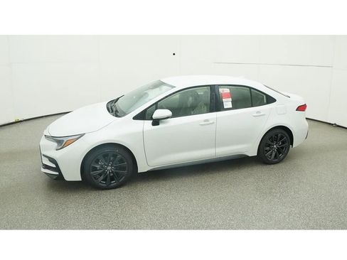 Used 2024 Toyota Corolla SE image 2