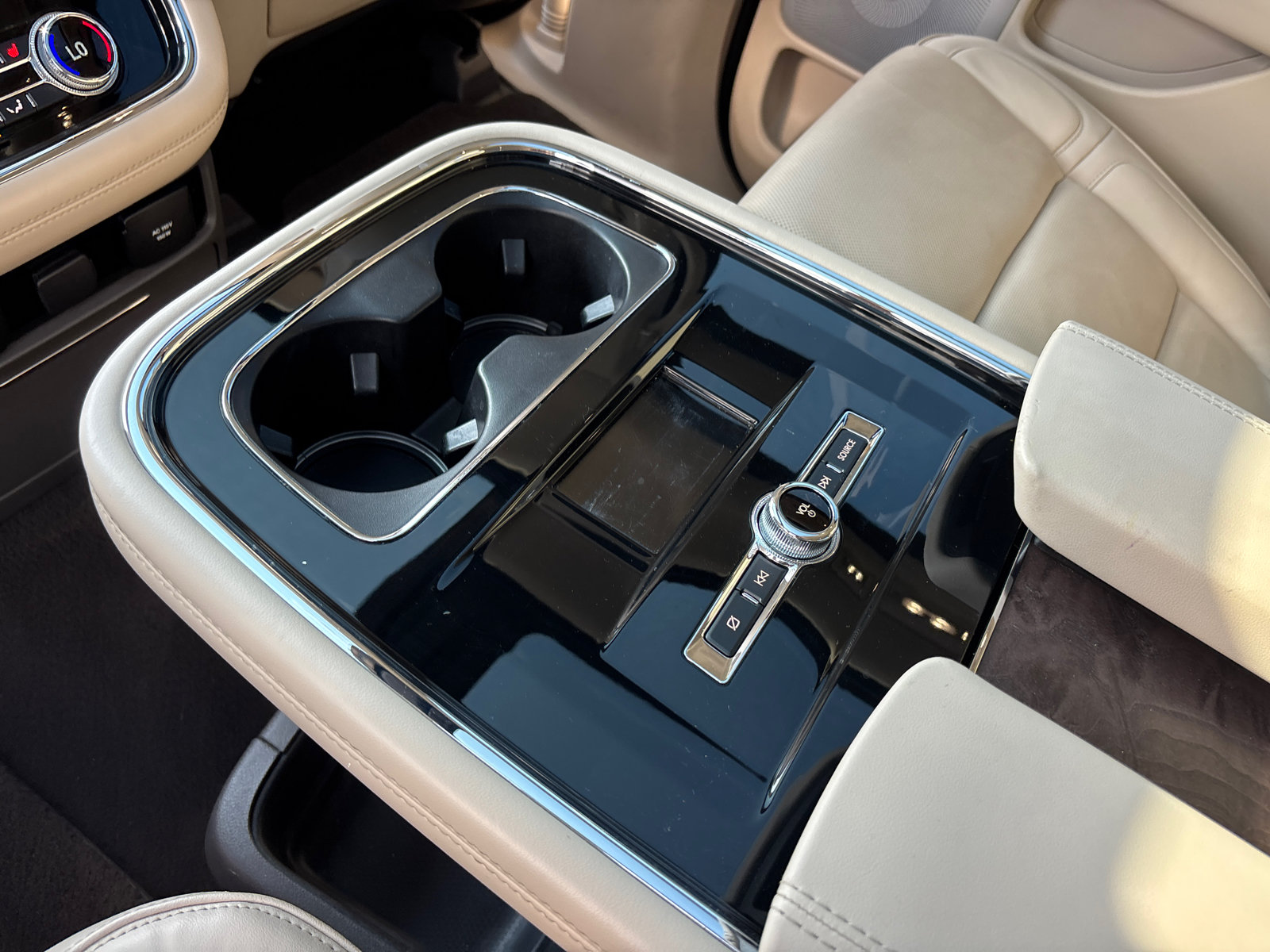 Used 2019 Lincoln Navigator Reserve AWD/4WD image 32