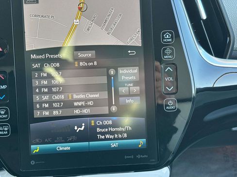 Used 2017 Toyota Prius Prime Premium image 23