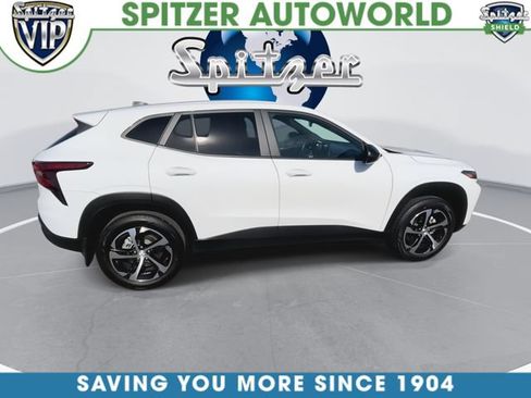Used 2024 Chevrolet Trax RS FWD image 9