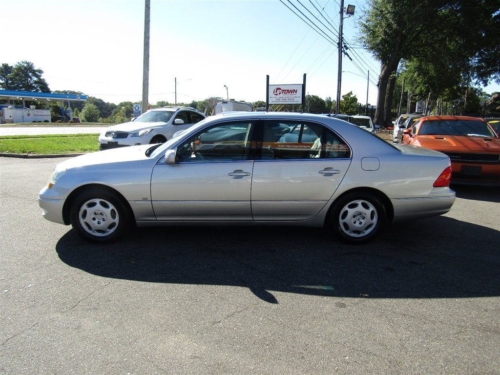Used 2001 Lexus LS 430 RWD image 4