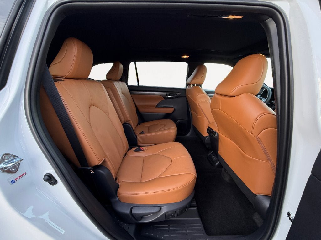 New 2026 Toyota Highlander Platinum AWD/4WD image 23