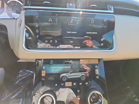 Used 2021 Land Rover Range Rover Velar R-Dynamic S AWD/4WD image 20