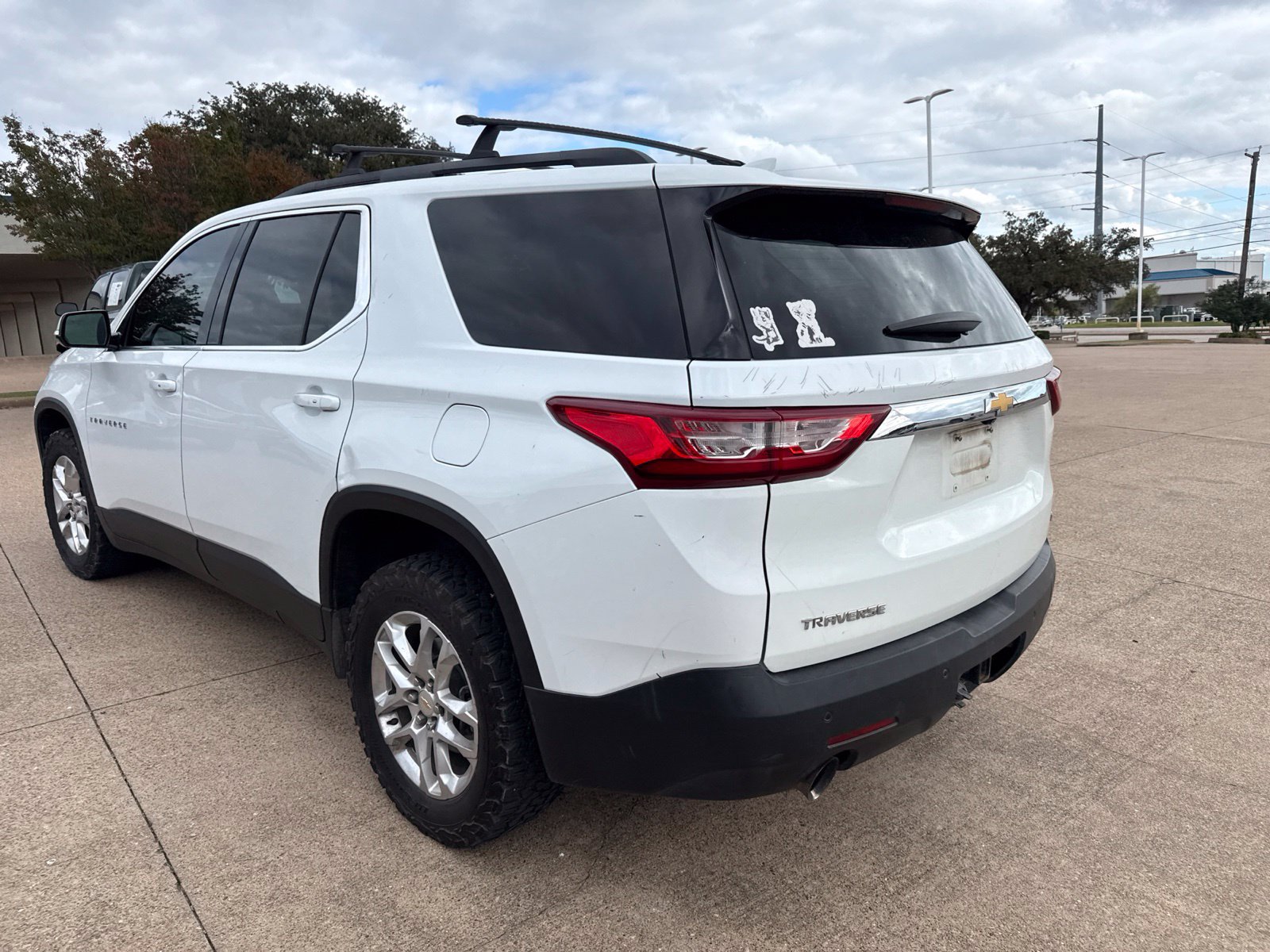 Used 2020 Chevrolet Traverse LT FWD image 3