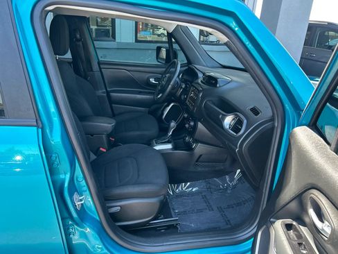 Used 2022 Jeep Renegade Latitude AWD/4WD image 23