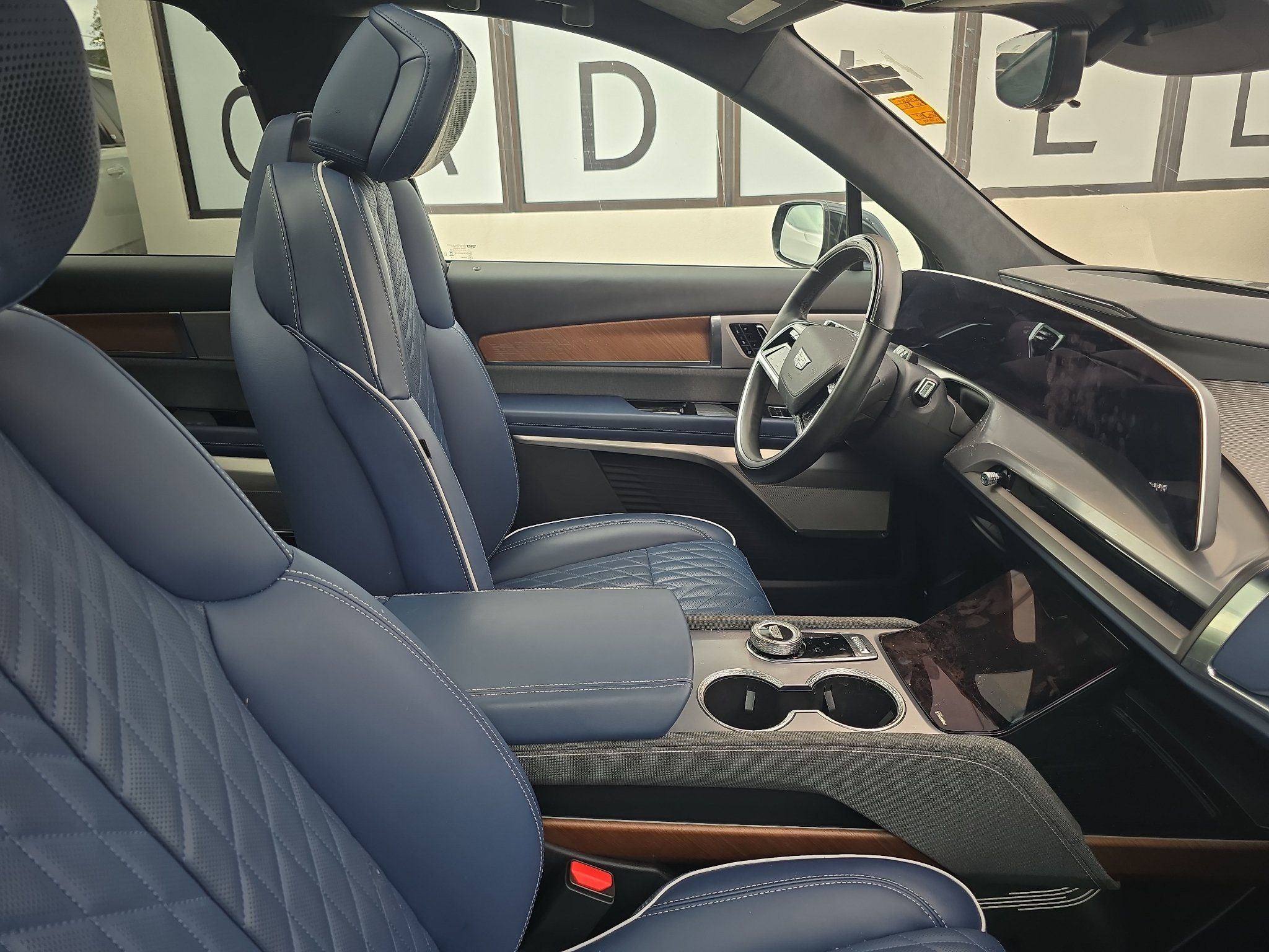 Used 2026 Cadillac Vistiq Premium Luxury AWD/4WD image 7