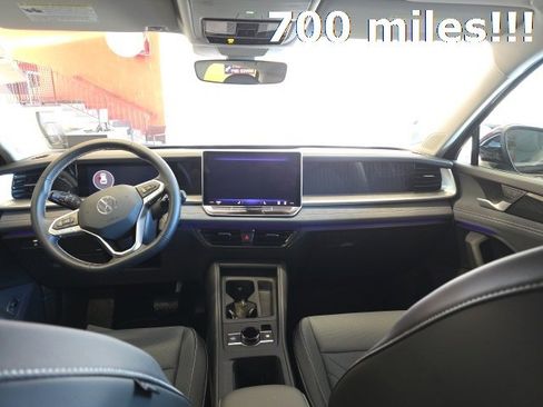 Certified 2025 Volkswagen Tiguan SE image 12