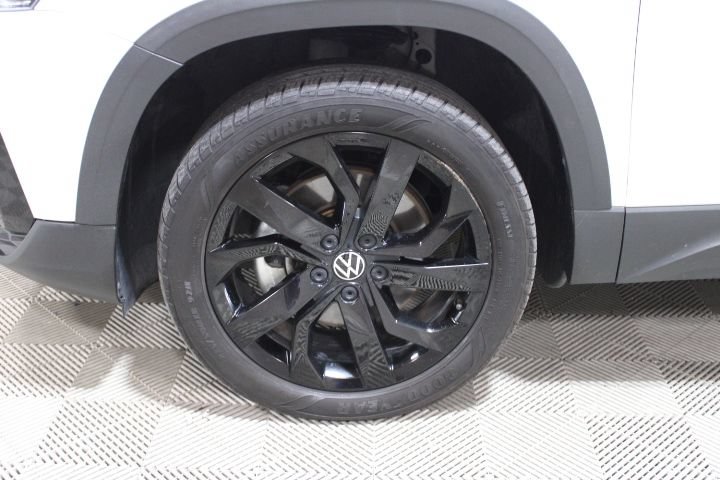 Used 2022 Volkswagen Taos SE w/ Panoramic Sunroof Package FWD image 43