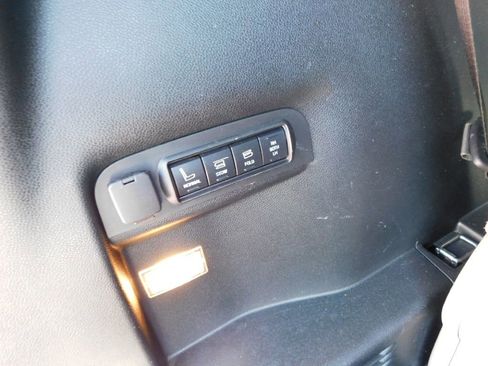 Used 2018 Ford Explorer Limited image 18