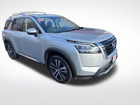 Used 2024 Nissan Pathfinder Platinum w/ Cargo Package image 7