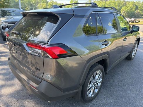 Used 2022 Toyota RAV4 XLE Premium image 5