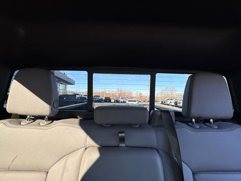 New 2025 GMC Sierra 1500 SLT w/ SLT Premium Plus Package image 34