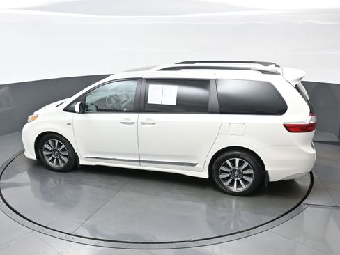 Used 2020 Toyota Sienna XLE w/ XLE Navigation Package AWD/4WD image 40