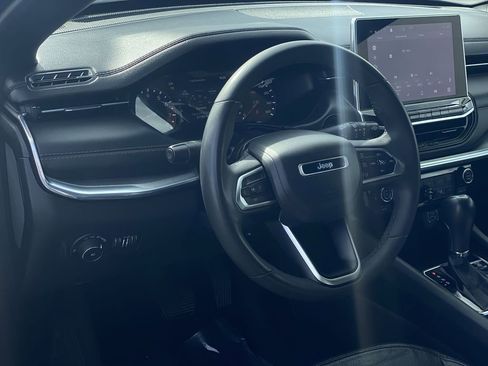 Used 2023 Jeep Compass Limited image 10