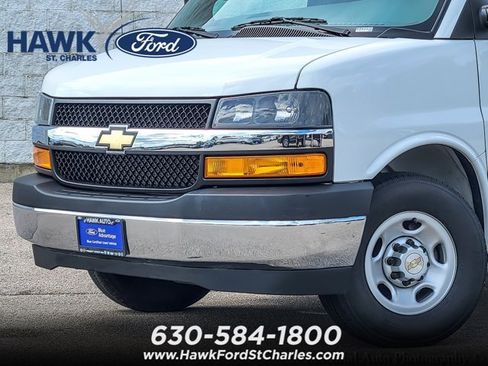 Used 2024 Chevrolet Express 2500 w/ Driver Convenience Package RWD image 2