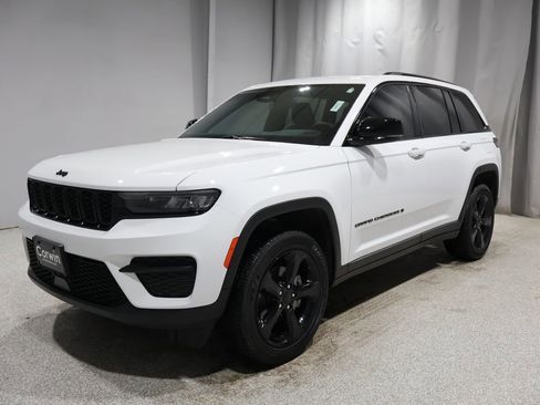 Used 2023 Jeep Grand Cherokee Altitude image 5