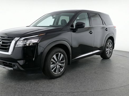 Used 2025 Nissan Pathfinder SV FWD image 3