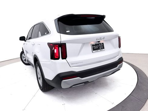 Certified 2024 Kia Sorento LX FWD image 6