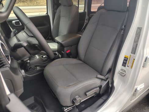 New 2026 Jeep Wrangler Unlimited Sport image 13