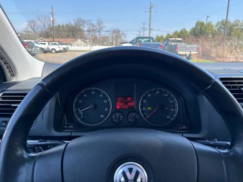 Used 2009 Volkswagen Jetta SE image 11