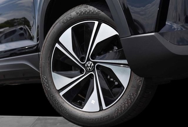 New 2026 Volkswagen Taos SE AWD/4WD image 3