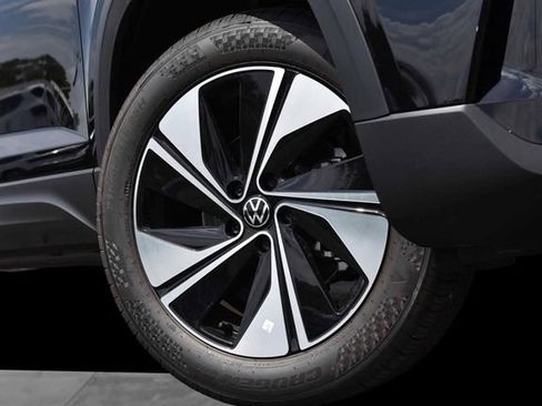 New 2026 Volkswagen Taos SE AWD/4WD image 3
