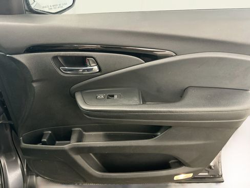 Used 2019 Honda Pilot LX image 36