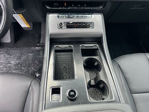 New 2026 Lincoln Aviator AWD image 16