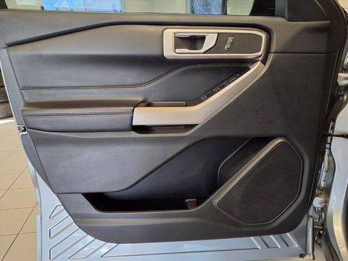 Used 2022 Ford Explorer XLT image 23