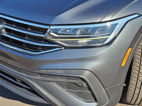 Used 2022 Volkswagen Tiguan SE image 34