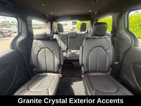 New 2026 Chrysler Pacifica Select image 22