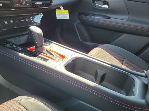 Used 2025 Nissan Kicks SR image 29