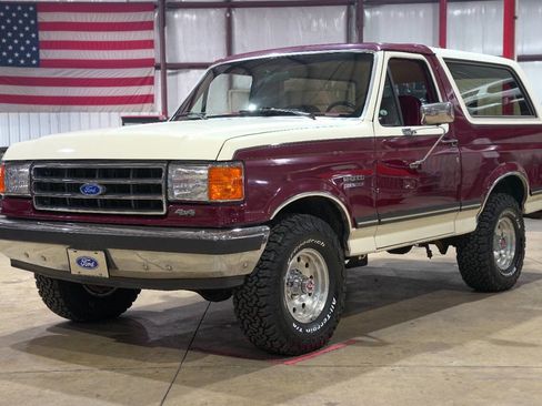 Used 1990 Ford Bronco XLT 2dr 4WD SUV image 17