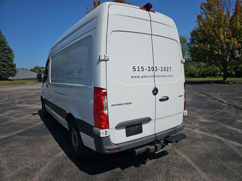 Used 2021 Mercedes-Benz Sprinter 2500 image 3
