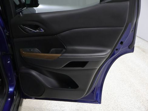 Used 2023 GMC Acadia SLE image 20