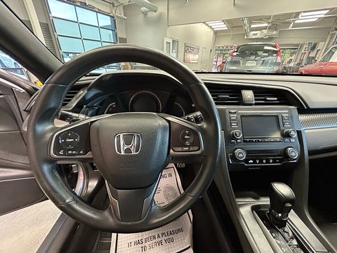 Used 2017 Honda Civic Sport image 8