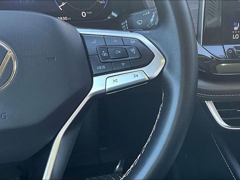 Used 2025 Volkswagen Atlas SEL image 27