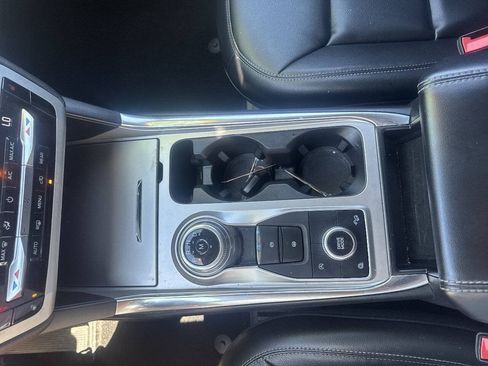 Used 2020 Ford Explorer XLT w/ Equipment Group 202A AWD/4WD image 17