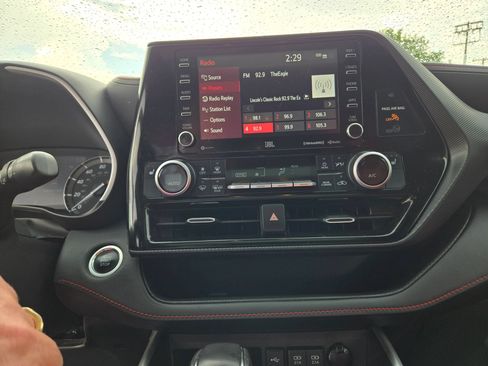 Used 2021 Toyota Highlander XSE AWD/4WD image 31