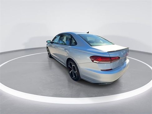 Used 2020 Volkswagen Passat 2.0T R-Line image 6