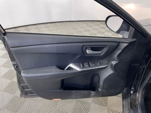 Used 2015 Toyota Camry SE FWD image 10