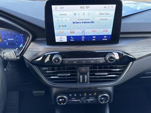 Used 2020 Ford Escape Titanium image 28