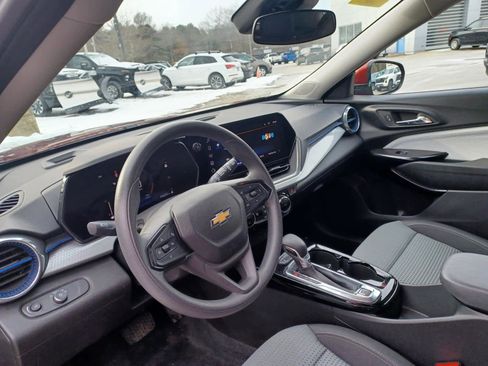 Used 2024 Chevrolet Trax LT image 6