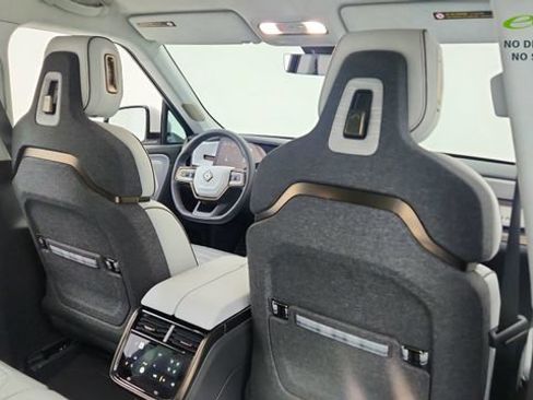 Used 2025 Rivian R1S Premium AWD/4WD image 28