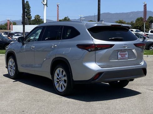Certified 2024 Toyota Highlander Limited AWD/4WD image 41