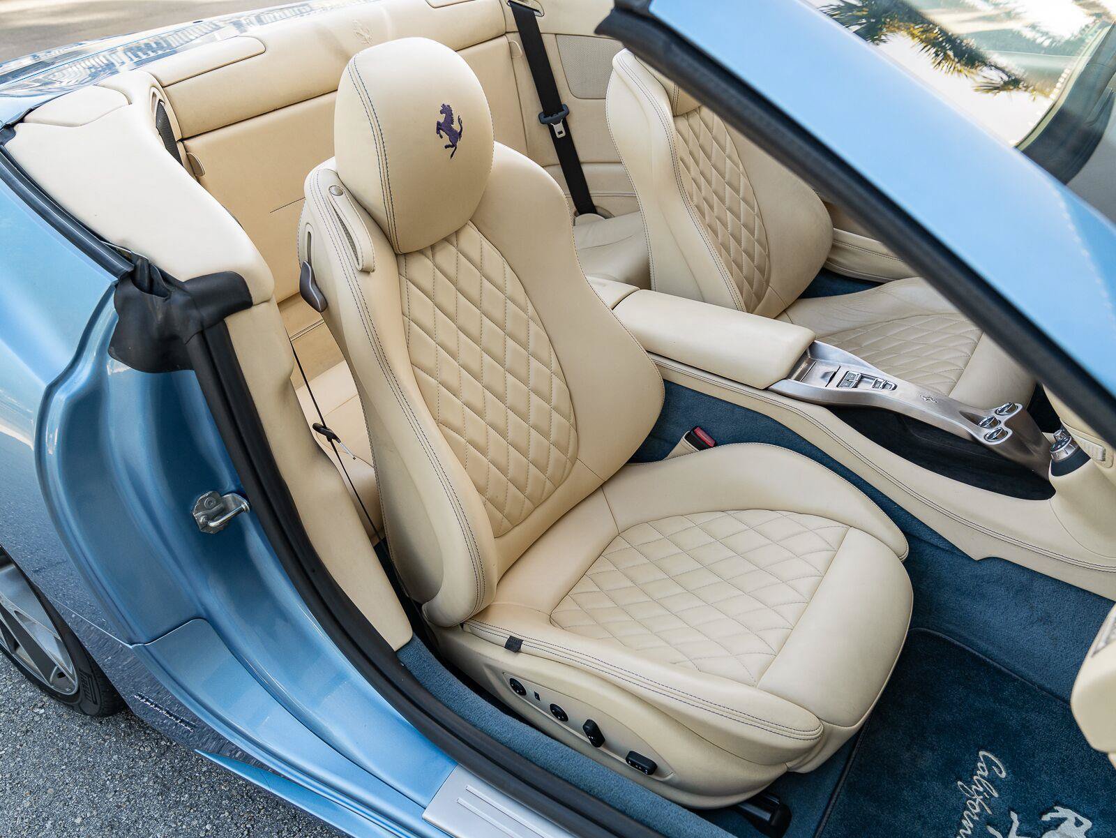 Used 2010 Ferrari California RWD image 4