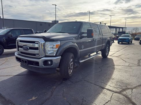 Used 2015 Ford F350 Lariat w/ Lariat Interior Package image 4