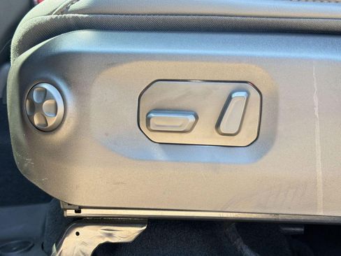 Used 2025 Jeep Wrangler Unlimited Rubicon AWD/4WD image 13